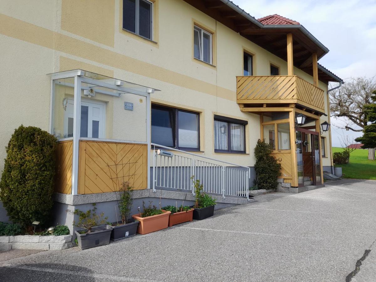 Готель Finihaus Bad Zell Екстер'єр фото
